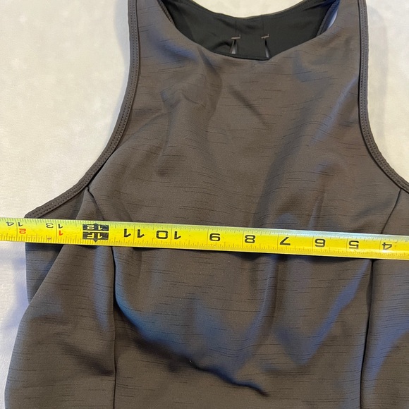 M All In Motion Women's NWOT NEW Charcoal Heather Crop Tank Top Built In Bra MED - Picture 5 of 8